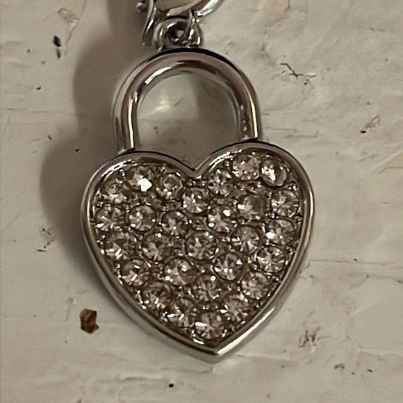 1.25” silver tone heart shaped pendant & 28 prong set crystal setting - Picture 5 of 8